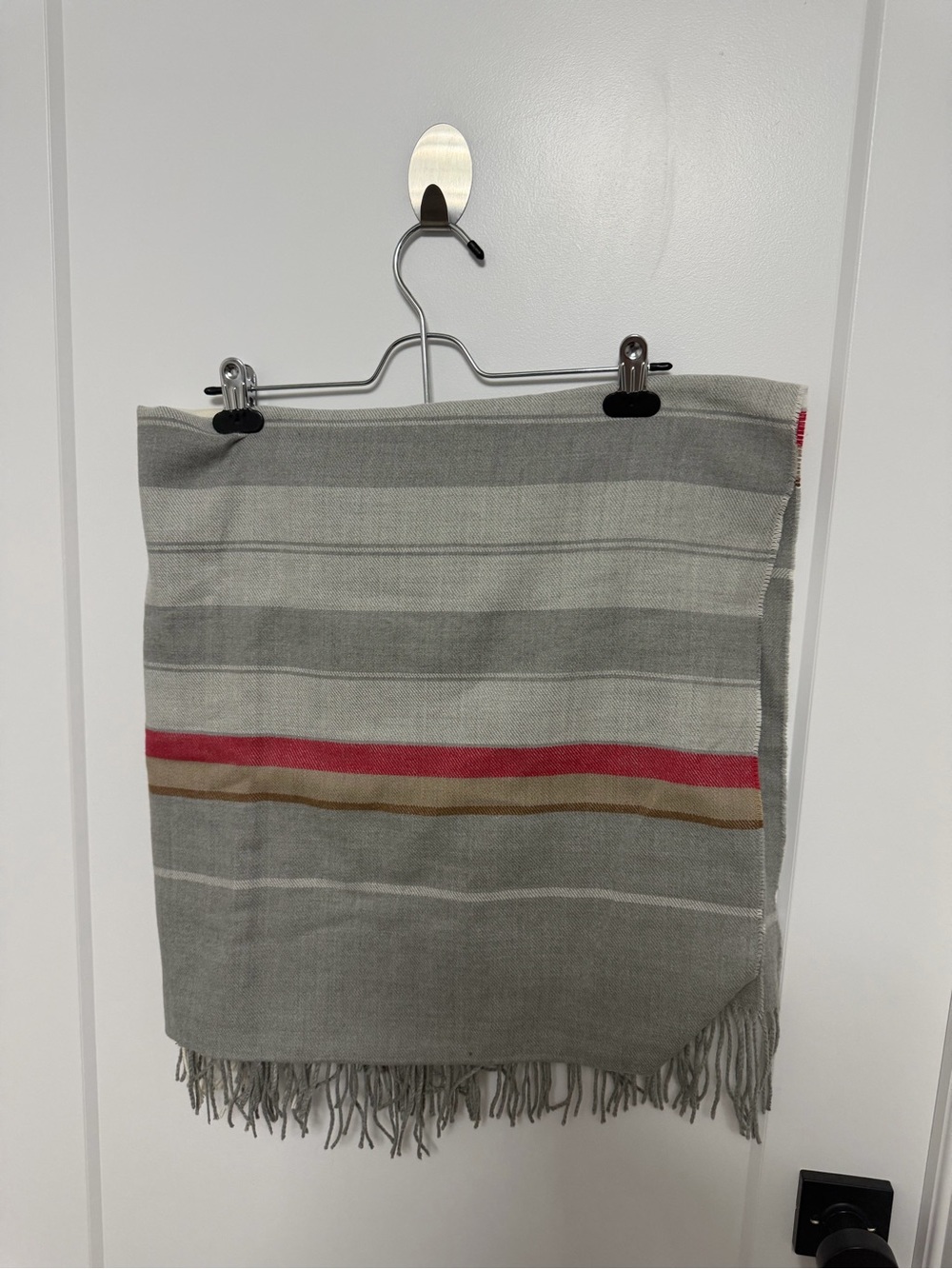 ❤️Elegant Gray and Red Striped Oversized Scarf❤️